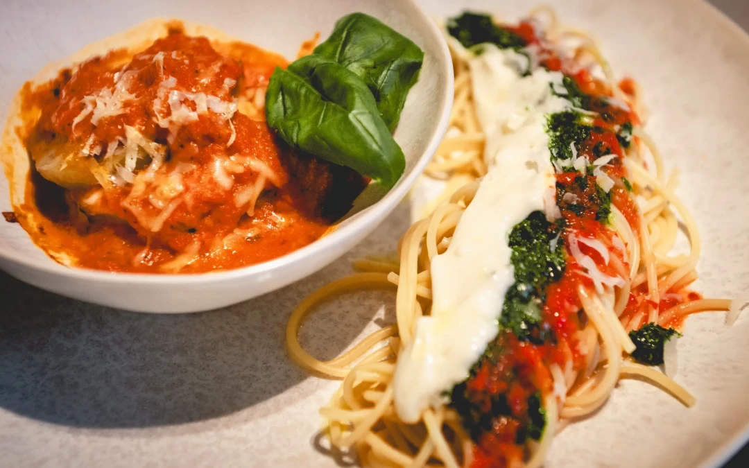 Aubergine Parmigiana & Chitarrine met knoflook, olie en chilipeper